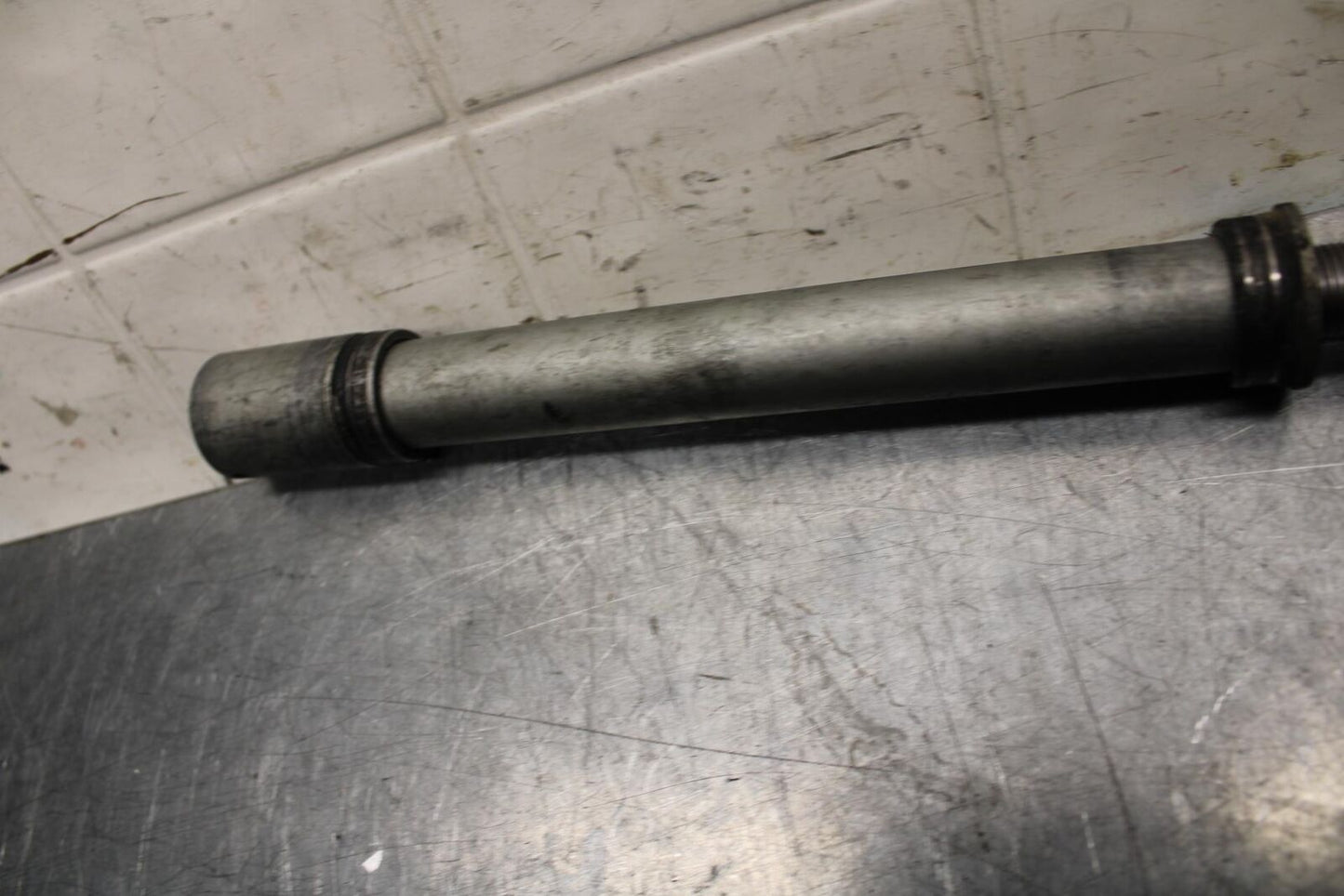 06-07 HONDA CBR1000RR FRONT WHEEL RIM AXLE PIVOT BOLT 44301-MCJ-000 BB75