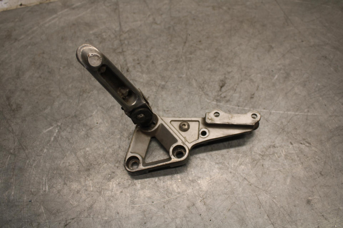 1997 Suzuki GSXR750 RIGHT REARSET REAR SET DRIVER FOOT PEG REST STOP BB527