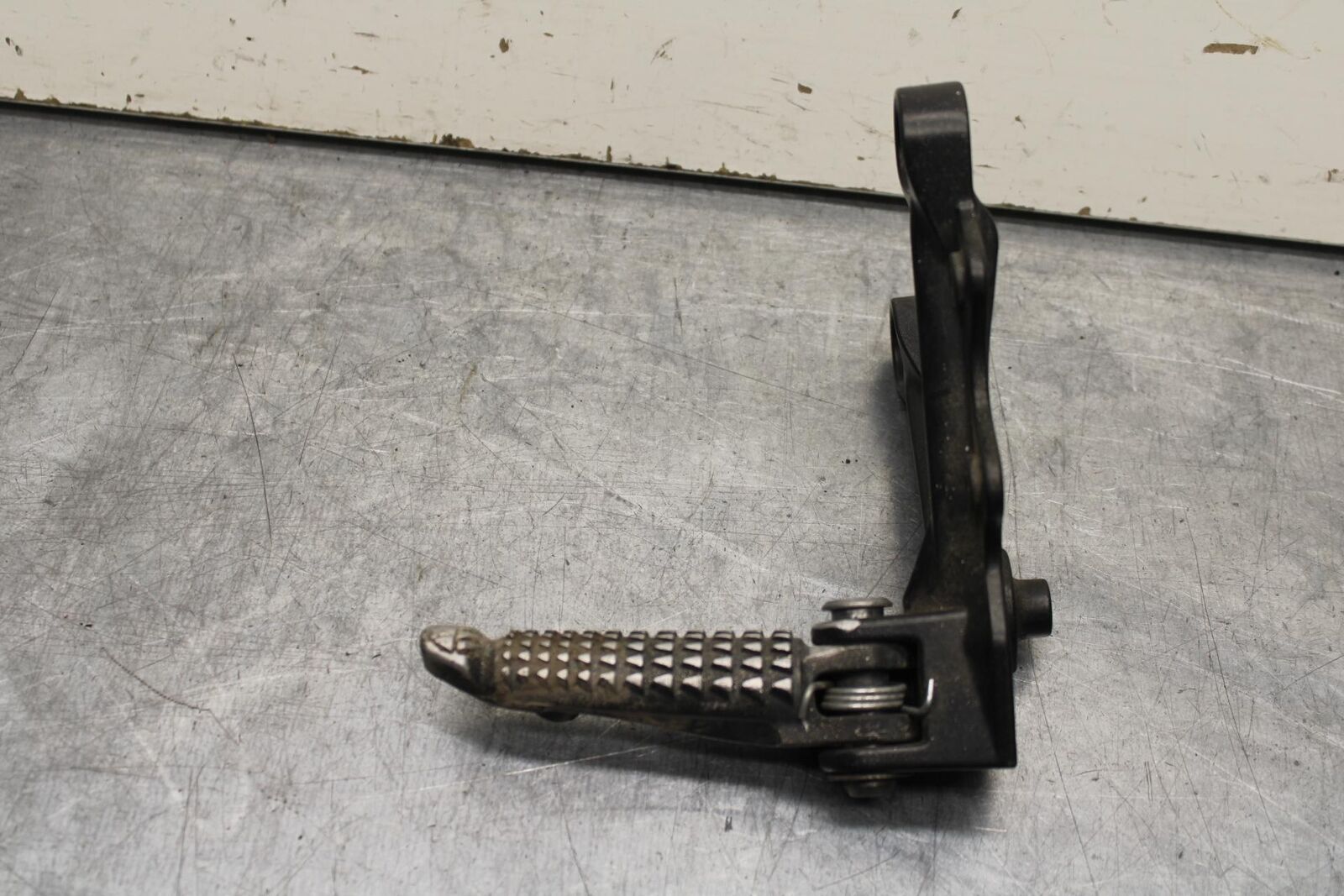 09-12 KAWASAKI NINJA ZX6R ZX600R LEFT REARSET DRIVER FOOT PEG REST STOP BB617