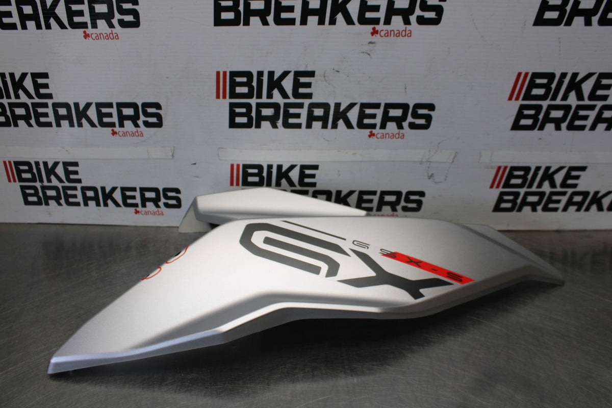 24-26 SUZUKI GSXS1000GX RIGHT FRONT UPPER MID SIDE FAIRING COWL PLASTIC BB00