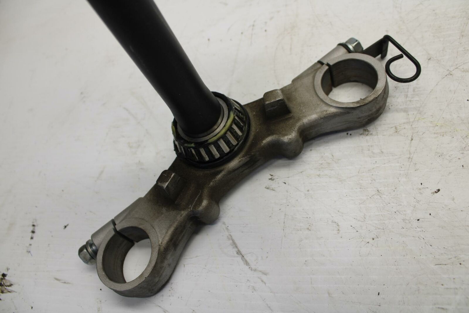 04-09 SUZUKI GS500F FRONT FORKS CLAMP LOWER TRIPLE TREE STEM 51410-01D91 BB261