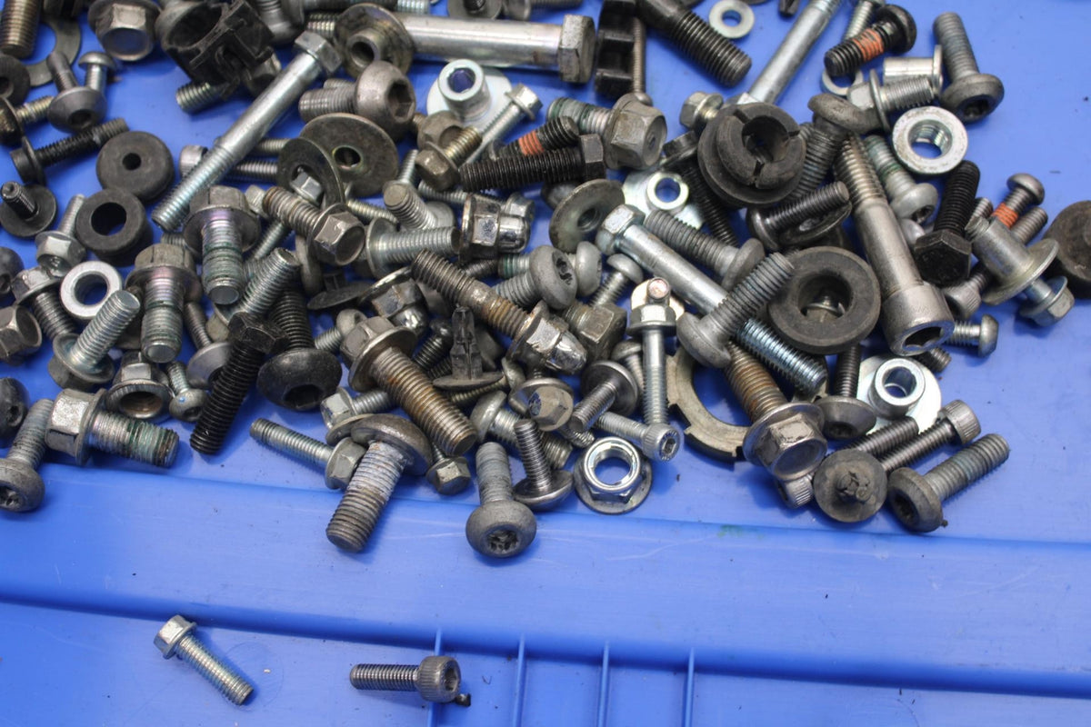 2007 Yamaha V Star 1300 XVS1300A MISCELLANEOUS BOLTS FASTENERS HARWARE BB78