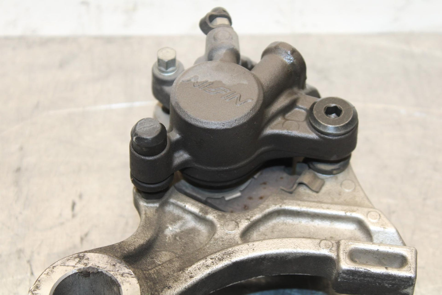 2007 Honda CBR600RR REAR BRAKE CALIPER W MOUNT BRACKET 43150-MFJ-D01 BB596
