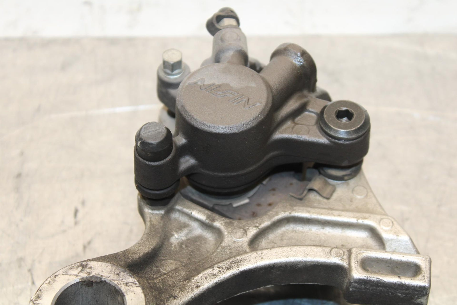 2007 Honda CBR600RR REAR BRAKE CALIPER W MOUNT BRACKET 43150-MFJ-D01 BB596