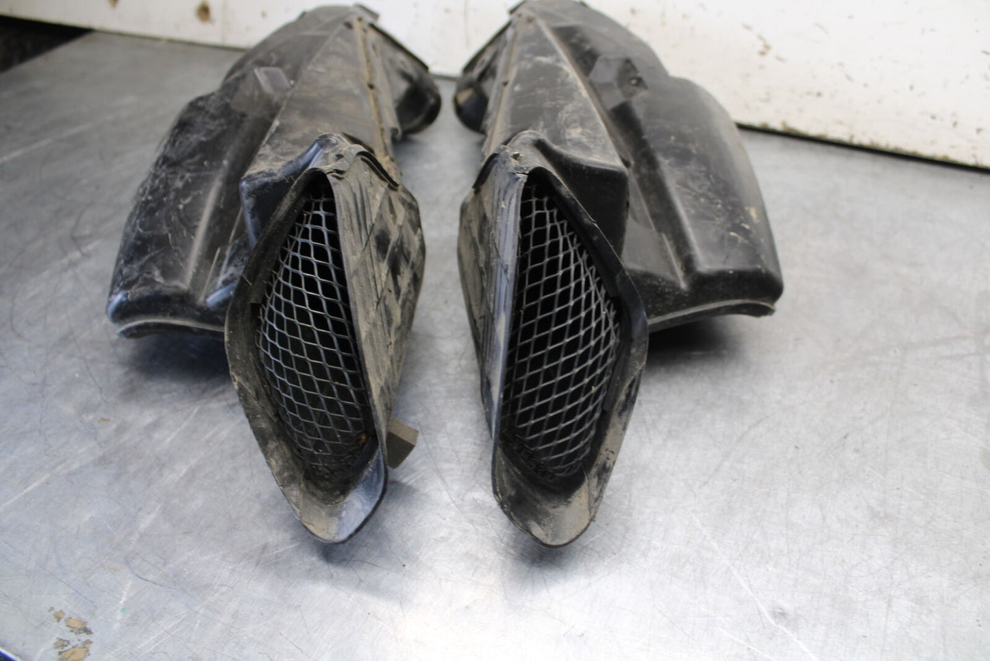 06-07 SUZUKI GSXR 600 RIGHT LEFT AIR INTAKE DUCTS BB243
