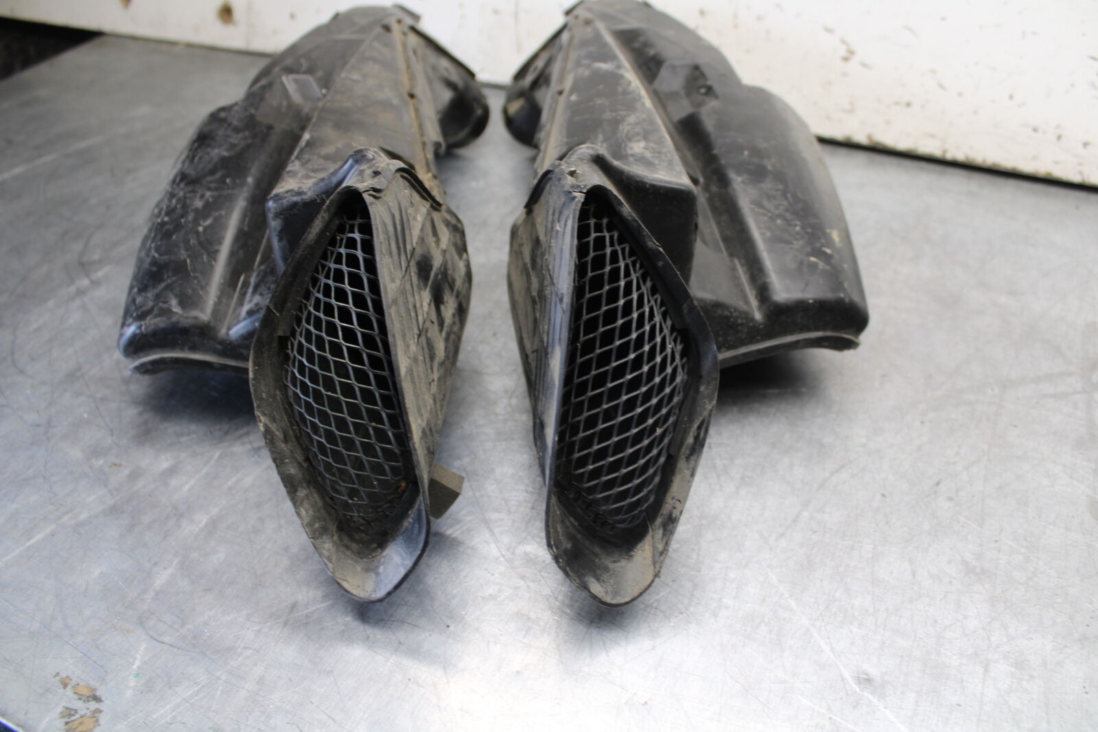 06-07 SUZUKI GSXR 600 RIGHT LEFT AIR INTAKE DUCTS BB243
