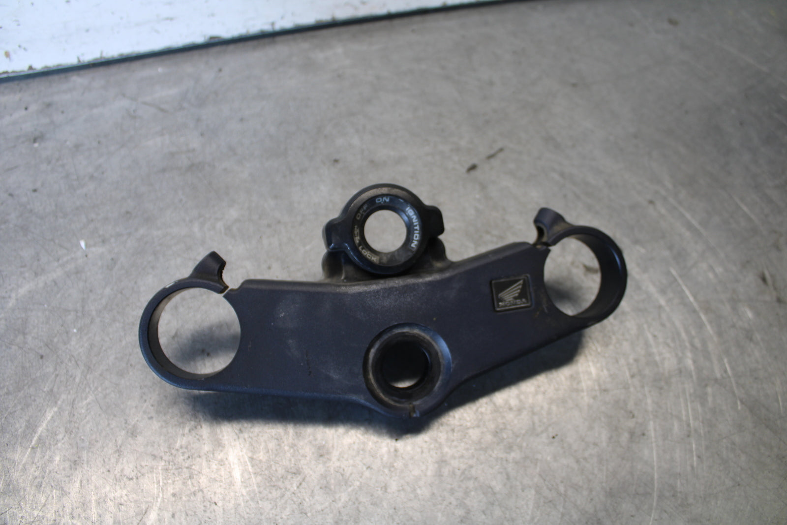 03-04 HONDA CBR600RR FORKS UPPER TRIPLE TREE CLAMP 53300-MEE-000 BB661