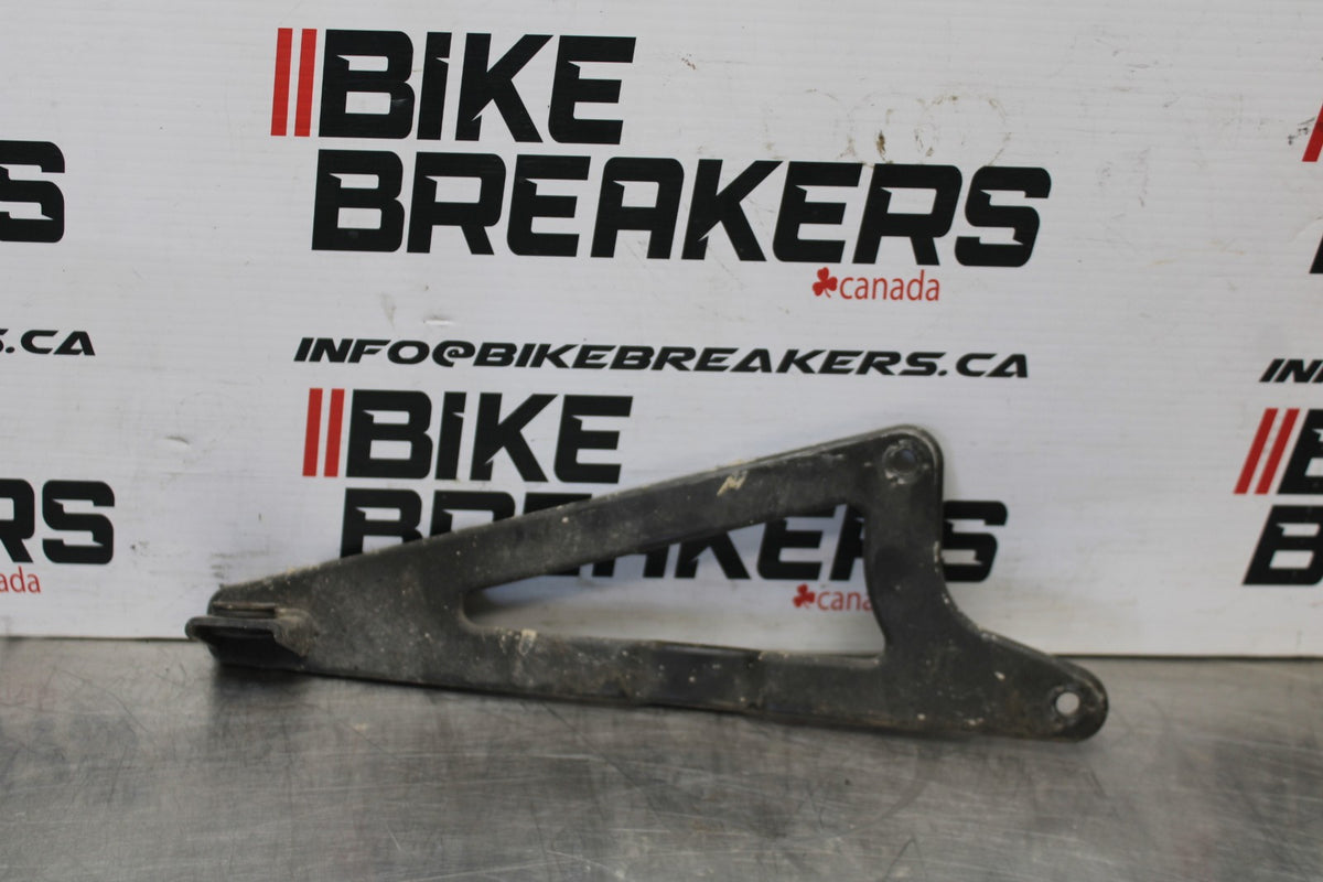 02 KAWASAKI VULCAN 800 VN800B CLASSIC MUFFLER EXHAUST PIPE BRACKET MOUNT BB862