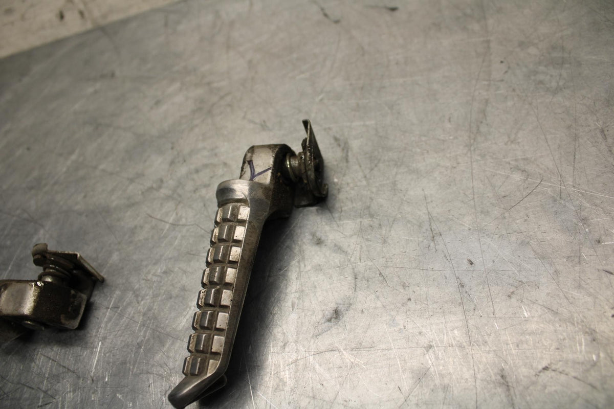 17 KAWASAKI VERSYS_X 300 REAR BACK PASSENGER PEG SET PAIR BB504