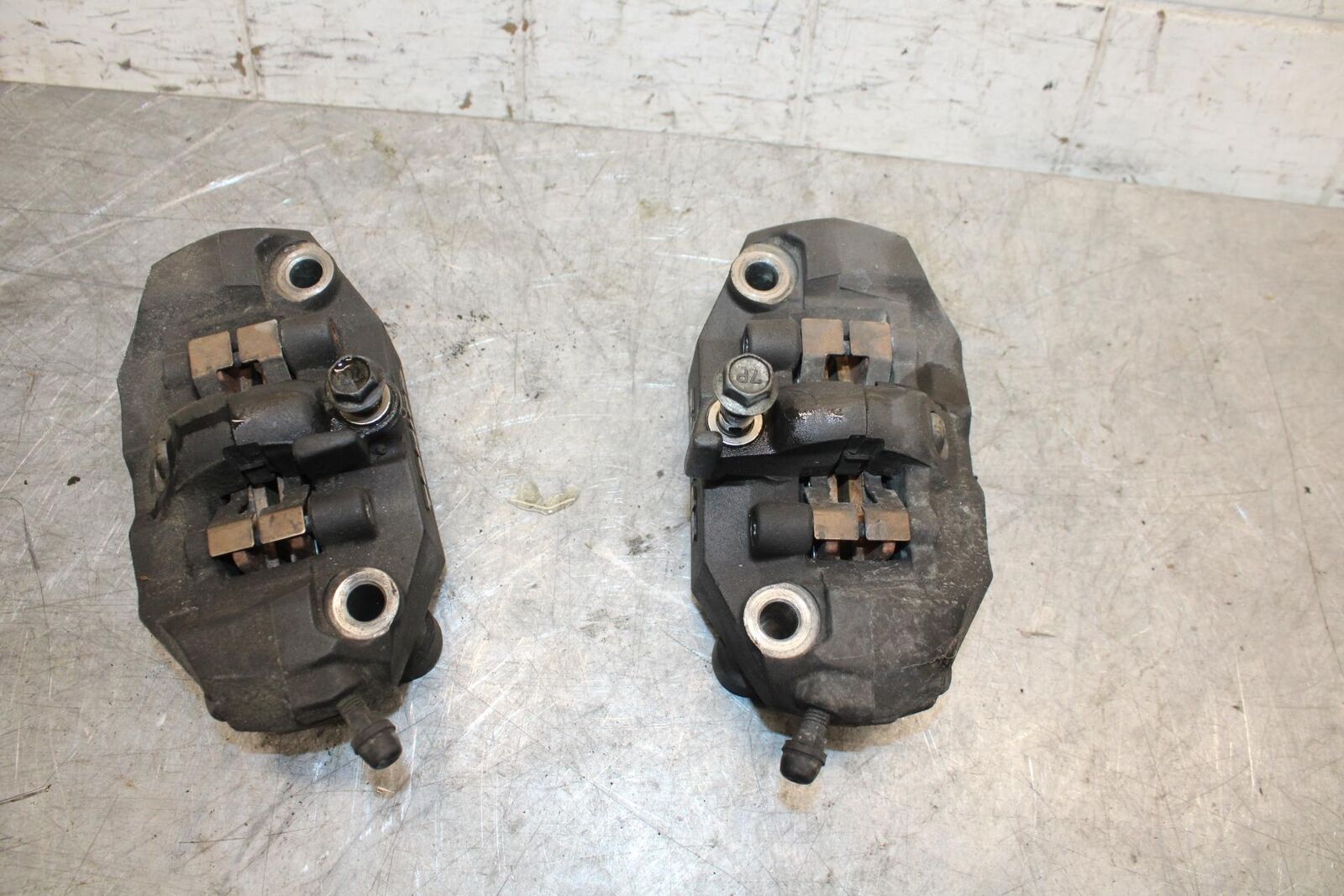 2007 Suzuki GSXR600 RIGHT LEFT FRONT BRAKE CALIPER SET PAIR CALIPERS BB540