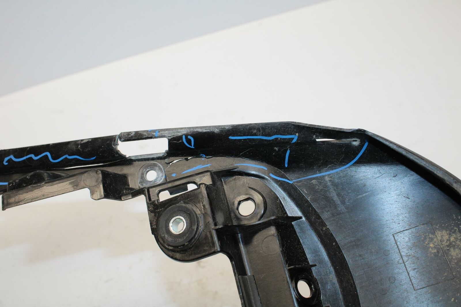 11-19 SUZUKI GSXR600 CENTER REAR BACK TAIL FAIRING COVER TRIM COWL BB 241