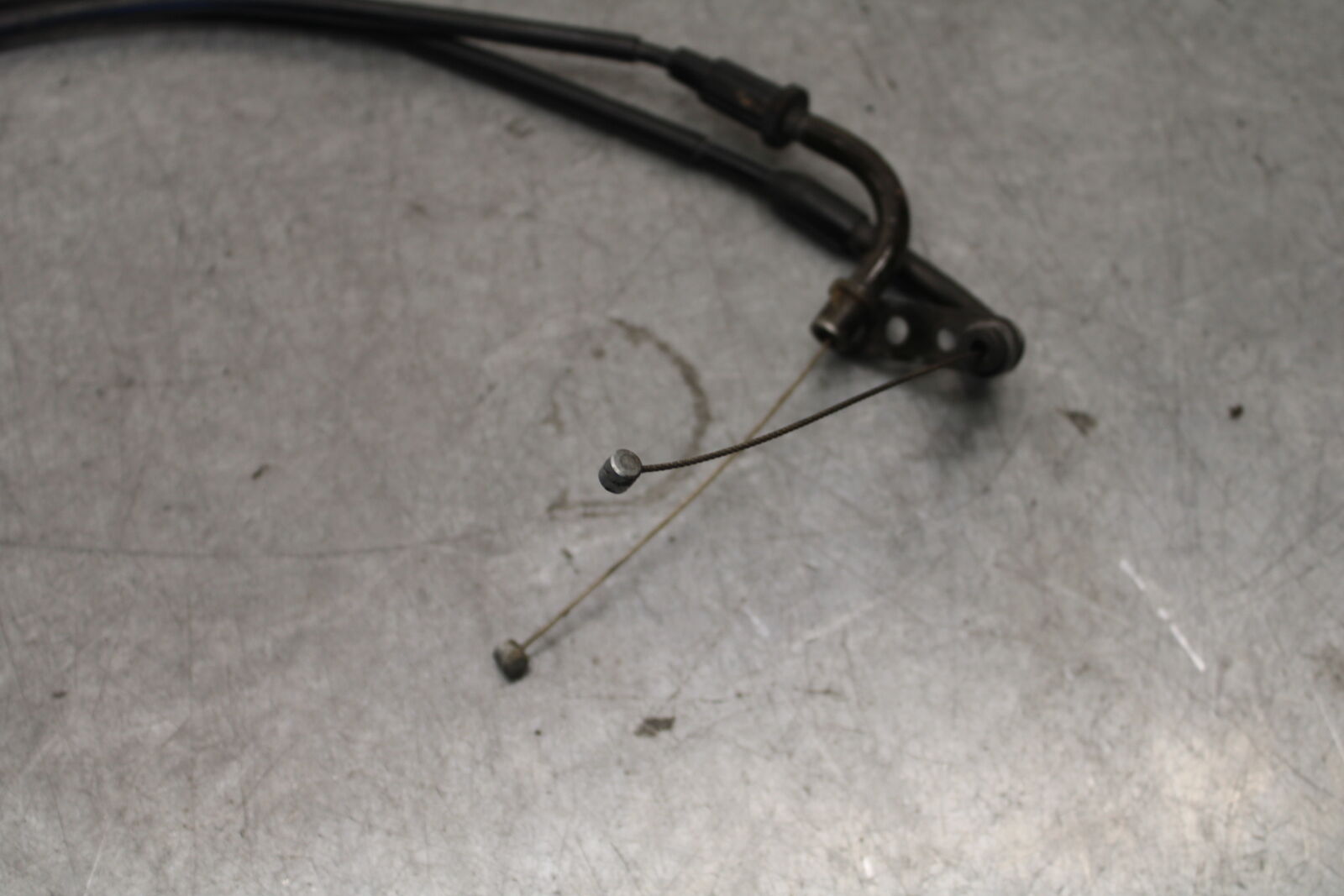 05-06 SUZUKI GSXR1000 THROTTLE CABLES LINES 58300-41G00 58300-41G10 BB677