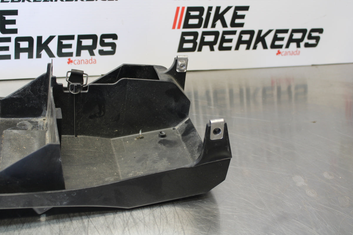 07 KAWASAKI Z1000 REAR BACK TAIL UNDERTAIL BATTERY TRAY PLASTIC BB148