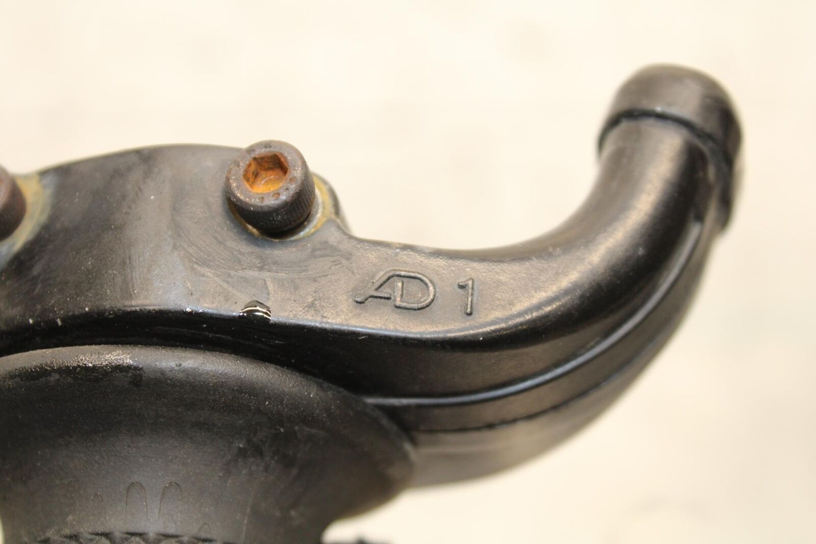 2000 Kawasaki Ninja ZX12R ZX1200A THROTTLE CABLE LINE HOUSING GUIDE BB565