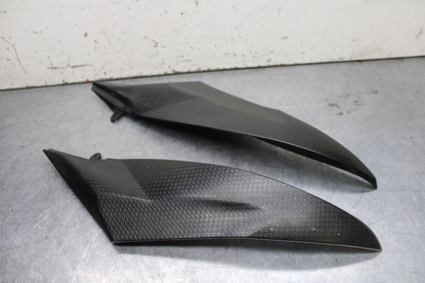 06 YAMAHA YZF R6 AFTERMARKET RIGHT LEFT FUEL TANK PANELS COVERS TRIM SET  BB716