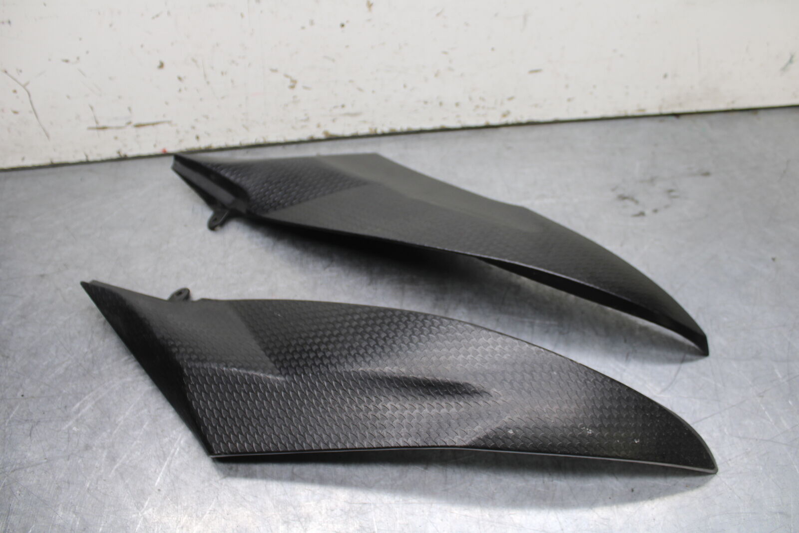 06 YAMAHA YZF R6 AFTERMARKET RIGHT LEFT FUEL TANK PANELS COVERS TRIM SET  BB716