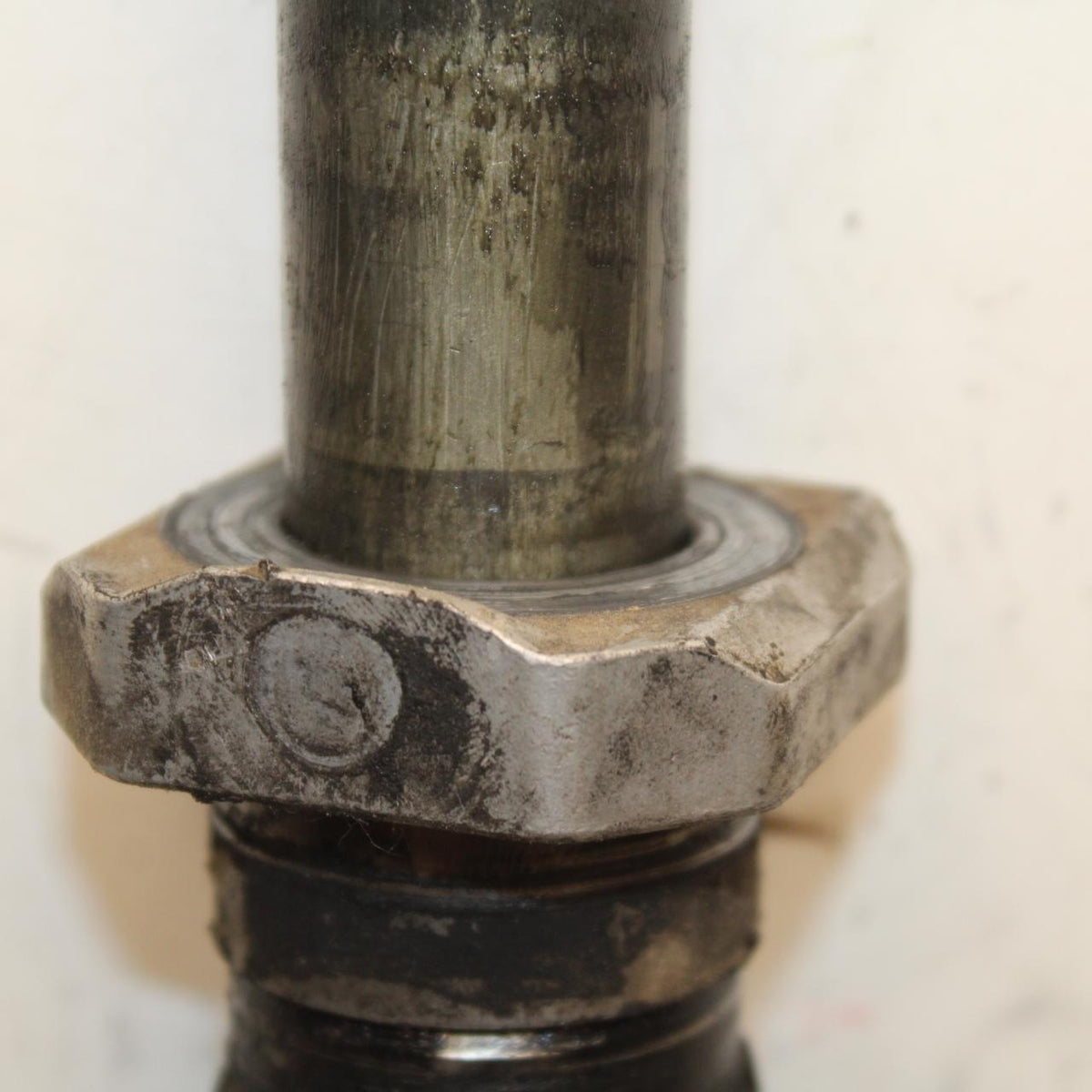 06-07 SUZUKI GSXR750 REAR AXLE BACK WHEEL RIM PIVOT BOLT AXEL 64711-49G10 BB645