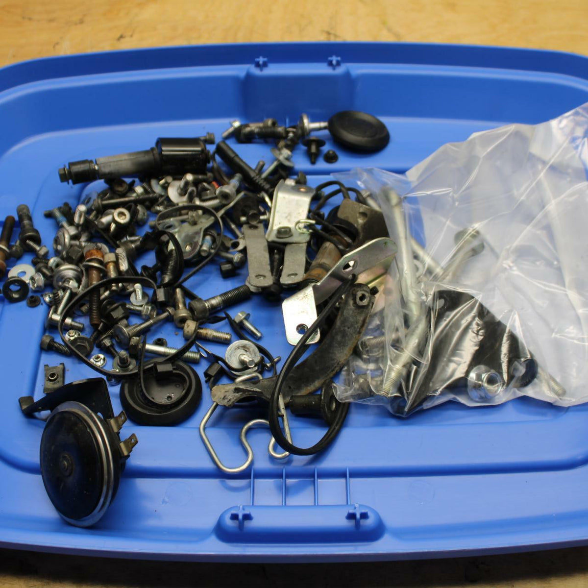 07-12 SUZUKI BANDIT 650S ENGINE MOUNTING BOLTS HARDWARE MOTOR SCREWS BB328
