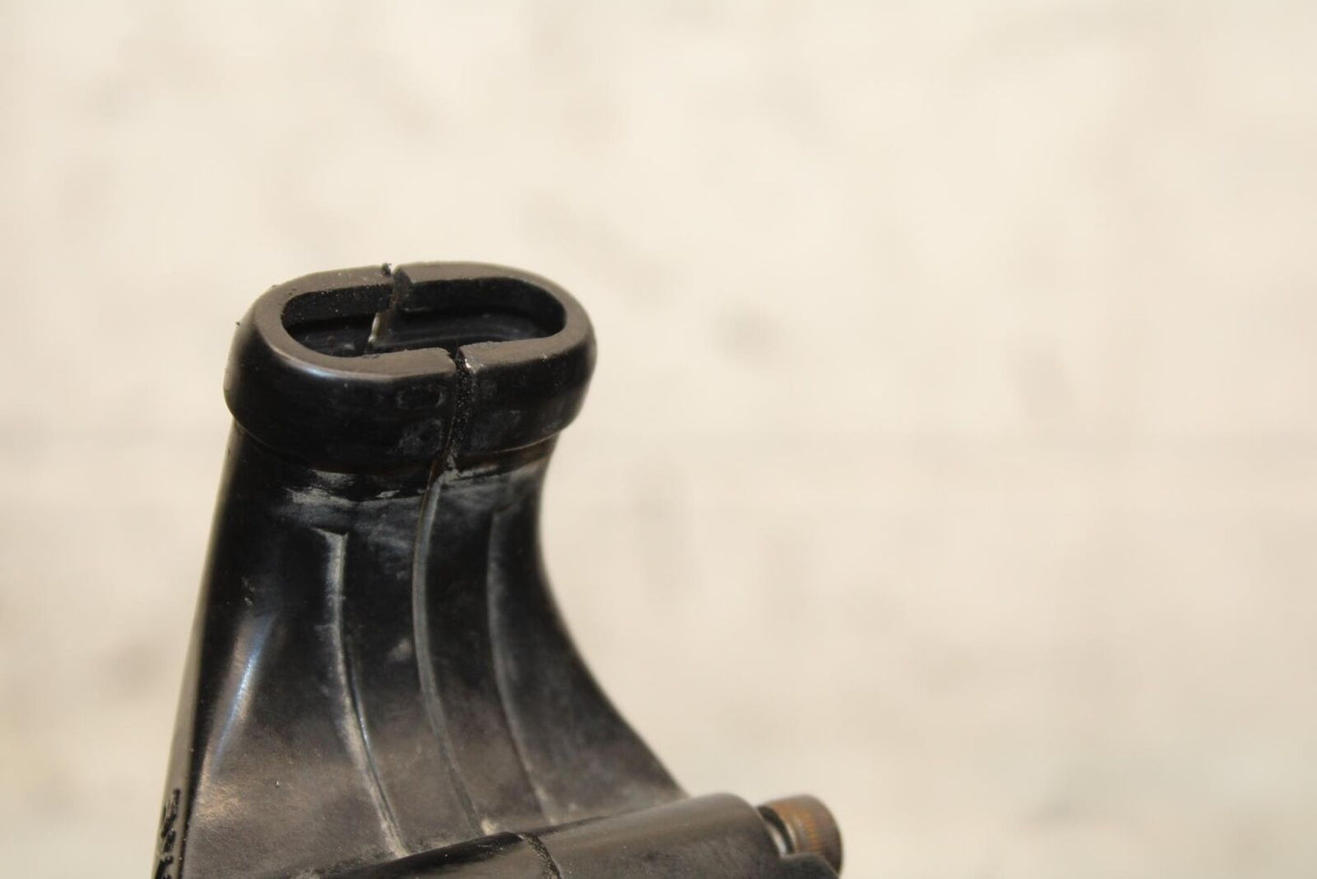 2000 Kawasaki Ninja ZX12R ZX1200A THROTTLE CABLE LINE HOUSING GUIDE BB565