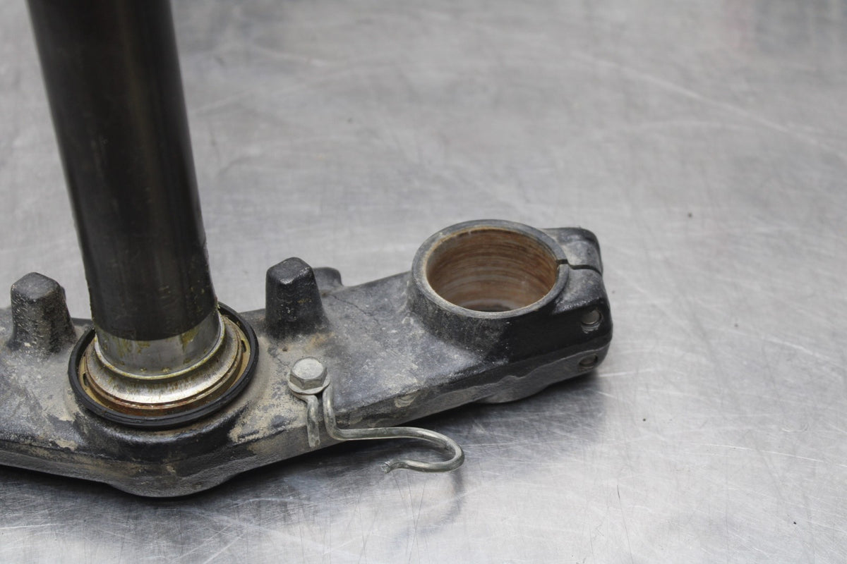 06 KAWASAKI Z750 FRONT FORKS CLAMP LOWER TRIPLE TREE STEM BB837
