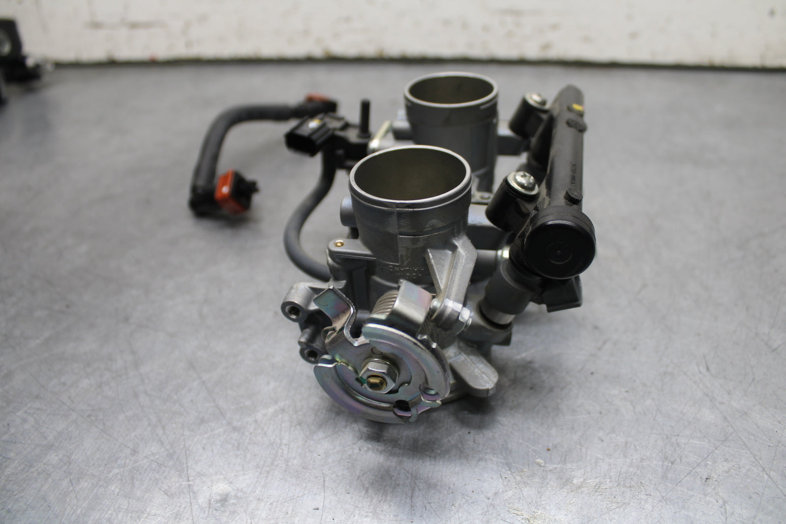 24 KAWASAKI NINJA 500 ABS MAIN FUEL INJECTORS / THROTTLE BODIES BB730