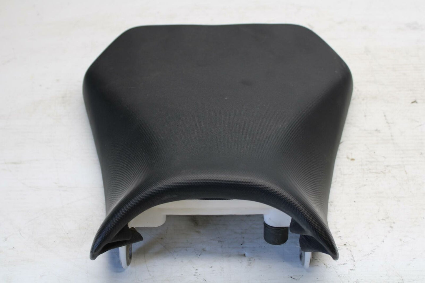 11-19 SUZUKI GSXR600 FRONT DRIVERS SEAT PAD SADDLE PILLION BB294