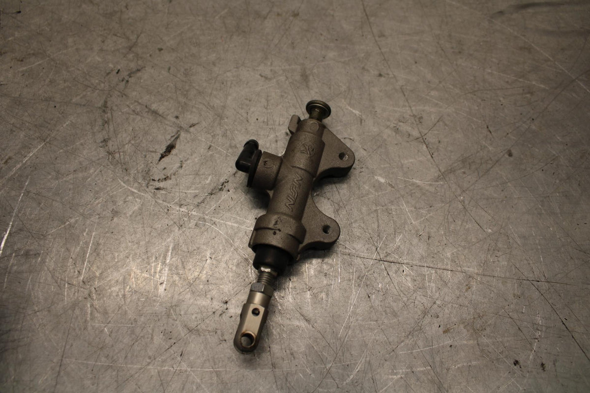 2007 Yamaha YZF R6 REAR BACK BRAKE MASTER CYLINDER 2C0-2583V-01-00 BB525