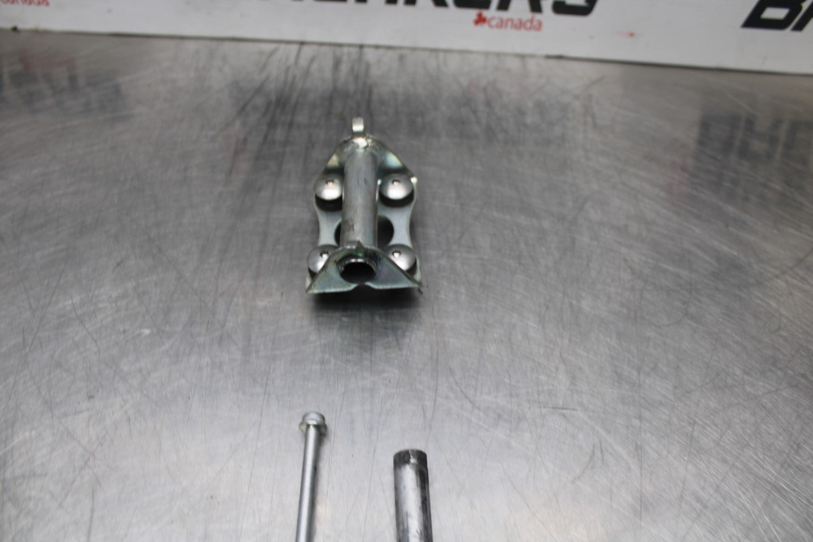 07 SUZUKI GSXR1000 GAS TANK FUEL CELL PETROL RESERVOIR BRACKET MOUNT BB770
