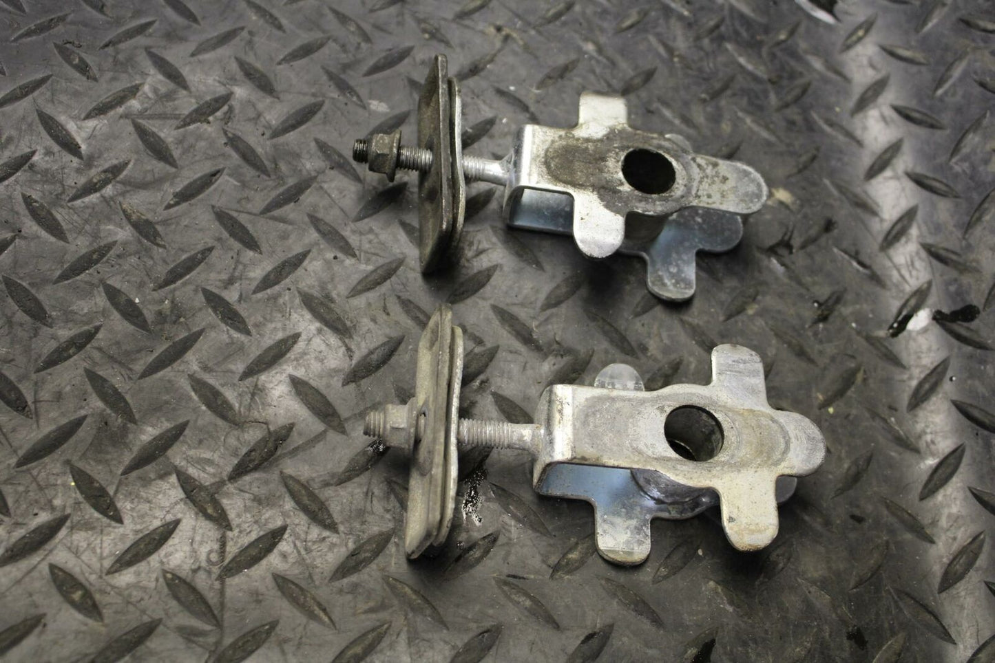 05-06 SUZUKI KATANA 750 GSX750F SWINGARM CHAIN TENSIONER BRACKETS bb166