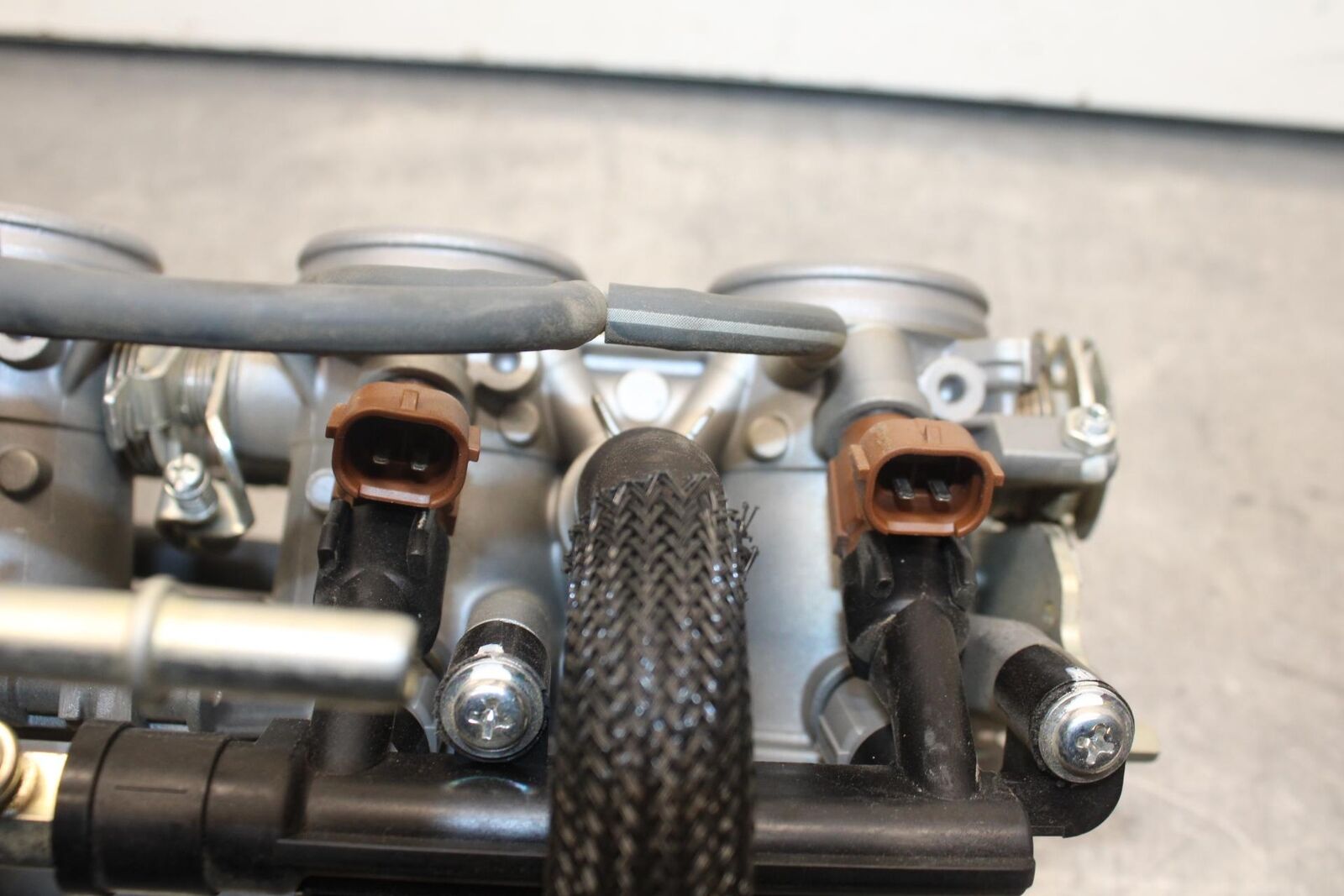 2015 Suzuki GSXR750 MAIN FUEL INJECTORS / THROTTLE BODIES 13406-15J20 BB595