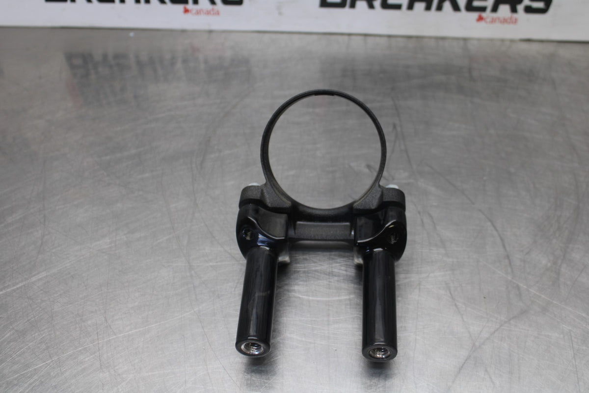 22 HARLEY-DAVIDSON SOFTAIL HANDLEBAR RISERS/ GUAGE HOLDER BB859