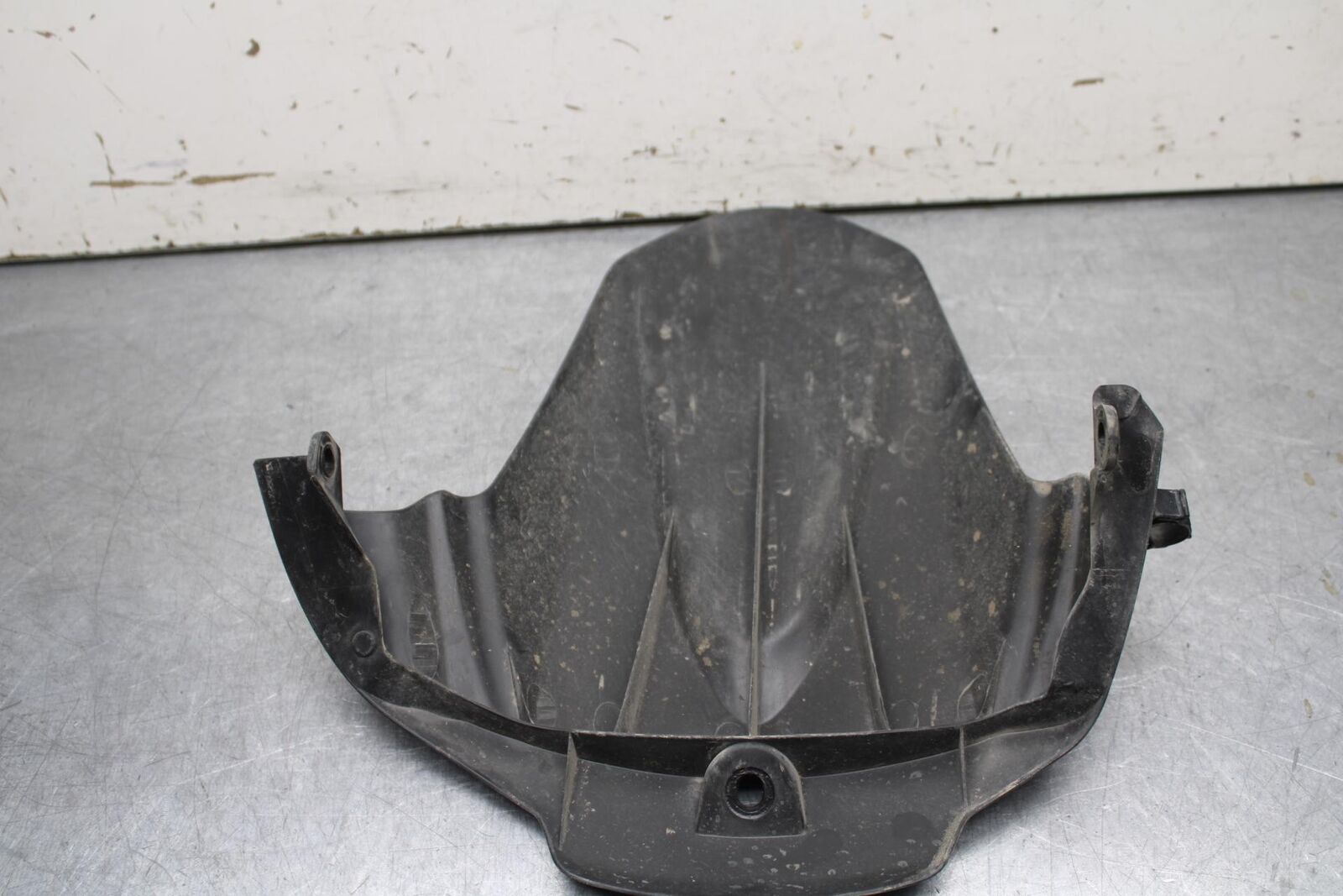 09-16 SUZUKI GSXR1000 REAR BACK WHEEL TIRE HUGGER FENDER 63114-47H00 BB642