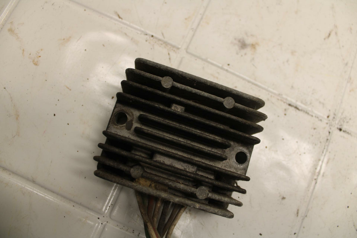 80-83 YAMAHA MAXIM 650 XJ650 RECTIFIER VOLTAGE REGULATOR BB403
