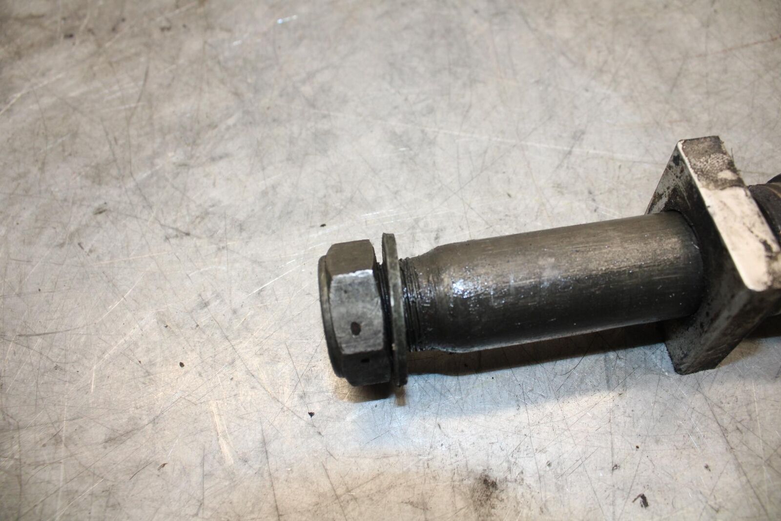 2002 Yamaha YZF R6 REAR AXLE  WHEEL RIM PIVOT BOLT AXEL 4XV-25381-00-00 BB545