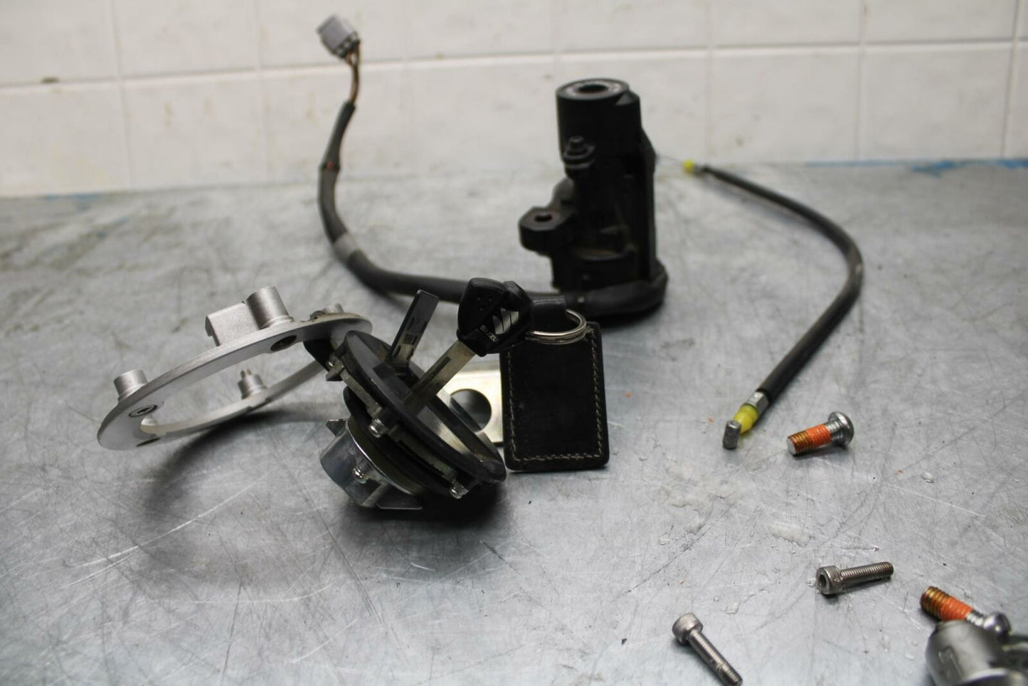 11-17 SUZUKI GSXR600 IGNITION LOCK KEY SET W/ GAS CAP AND SEAT LOCK BB417