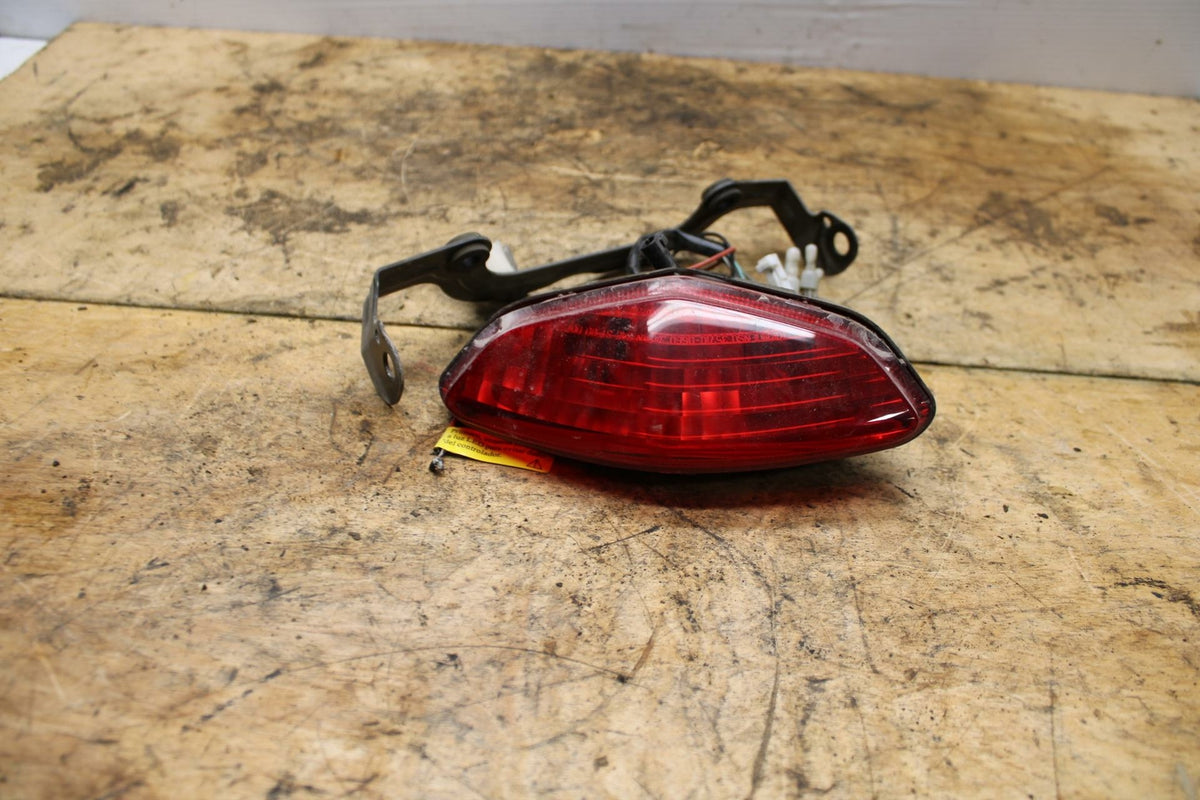 07-11 SUZUKI VSTROM 650 REAR TAIL TAILLIGHT BACK BRAKE LIGHT BB340
