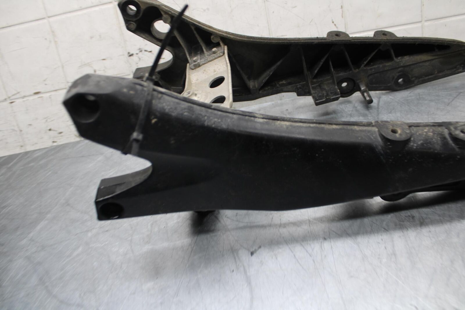 06-07 SUZUKI GSXR 600 REAR SUBFRAME BACK SUB FRAME BB499