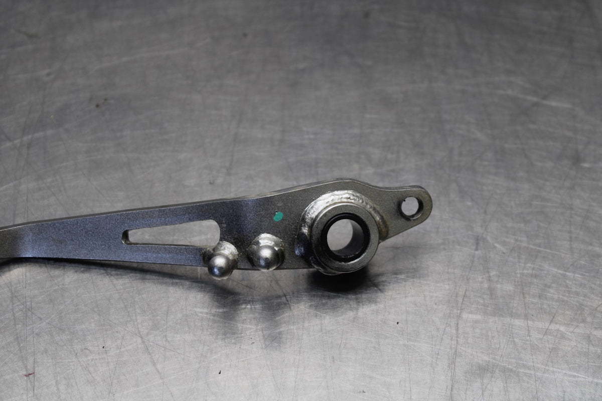 25 KAWASAKI Z900 RIGHT REARSET BRAKE FOOT PEDAL BB928