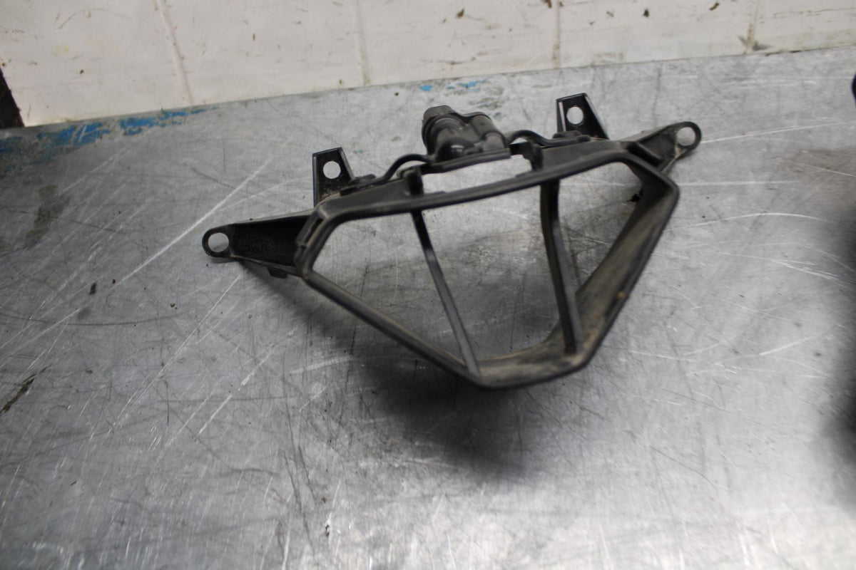 17-21 TRIUMPH STREET TRIPPLE R ABS AIR INTAKE GRILL bb452