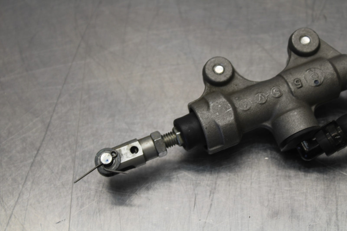 06-07 YAMAHA YZF R6 REAR BACK BRAKE MASTER CYLINDER W RESERVOIR BB763