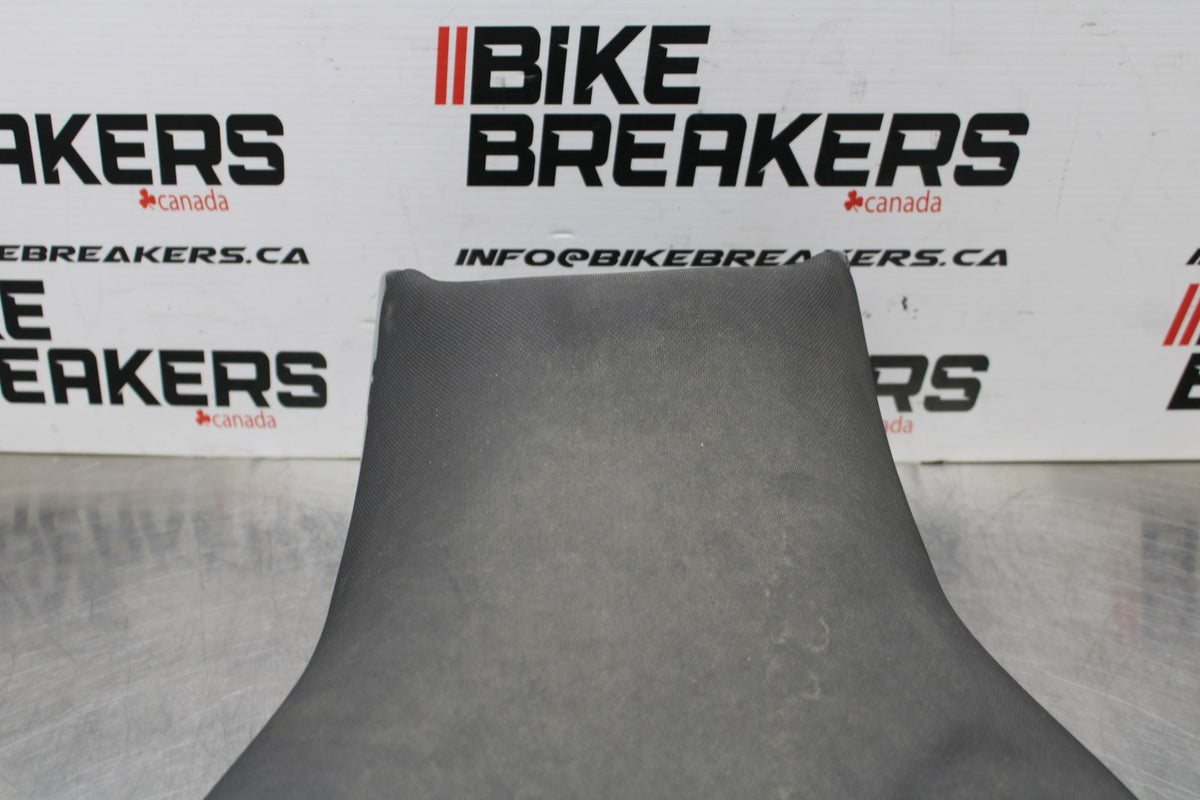 13 KAWASAKI NINJA 650 EX650F ABS FRONT DRIVERS SEAT PAD SADDLE PILLION BB828