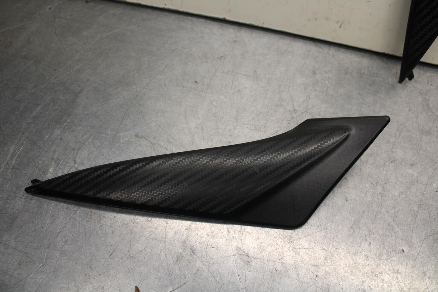 2011 Suzuki GSXR600 RIGHT LEFT GAS FUEL TANK PANELS COVERS TRIM SET  BB602