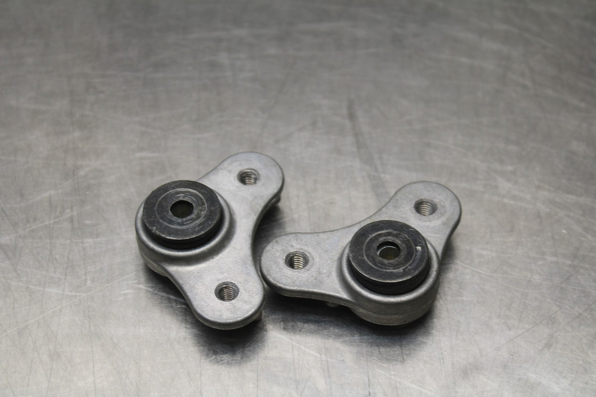 18 YAMAHA SUPER TENERE FRONT GAS TANK BRACKET MOUNT SET PAIR BB832