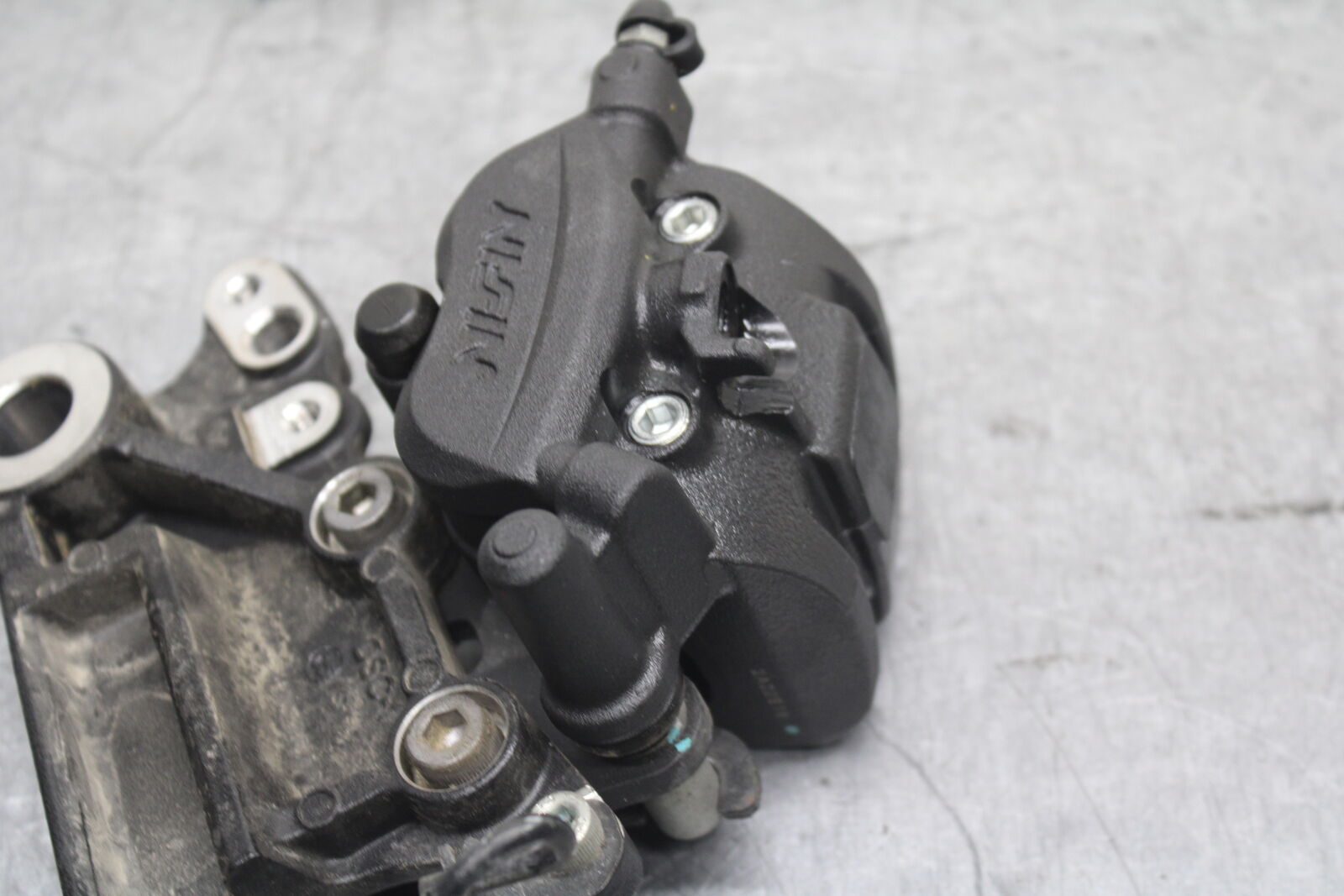 18-23 KAWASAKI NINJA 400 EX400 ABS REAR BACK BRAKE CALIPER W MOUNT BRACKET BB747