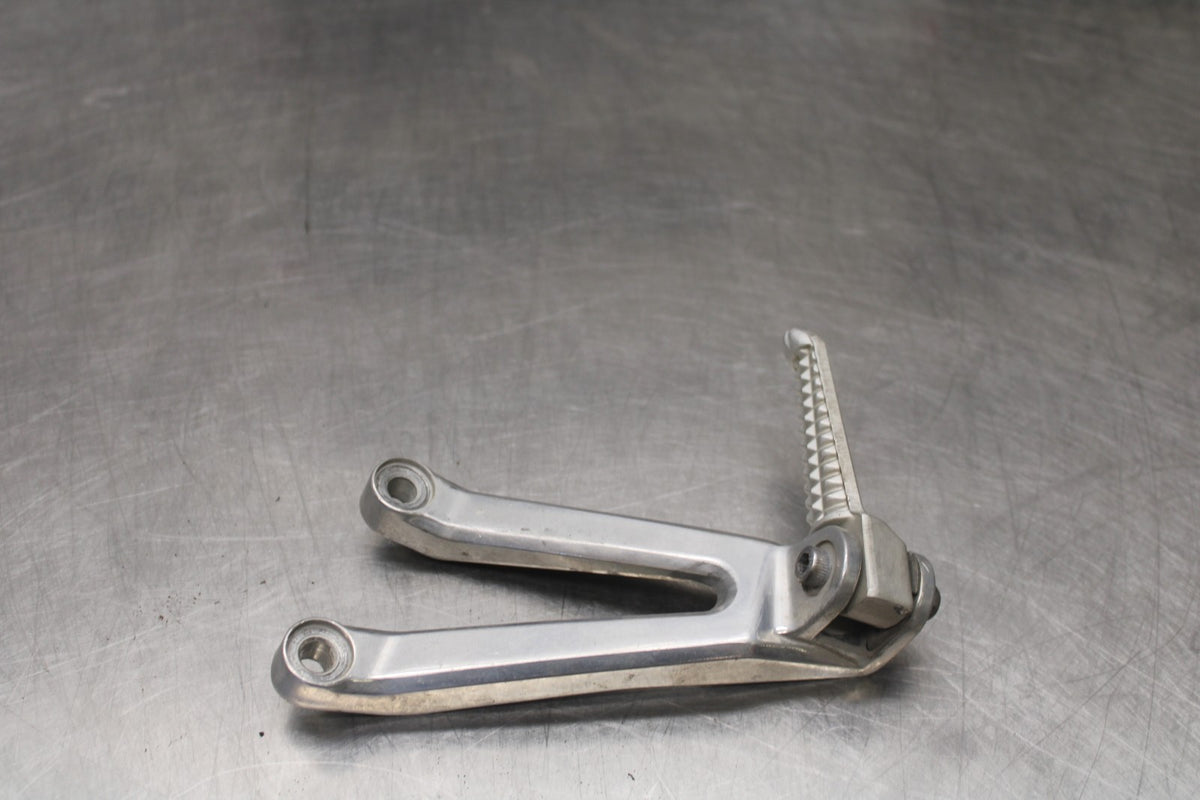 03 YAMAHA YZF R1 LEFT REAR BACK PASSENGER PEG BB895