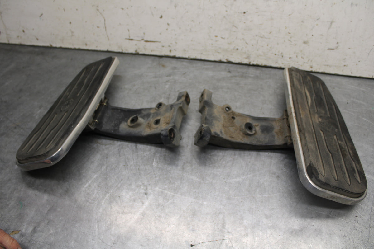 05-06 YAMAHA ROYAL STAR FRONT FOOT RESTS PEGS STEPS SET PAIR BB697