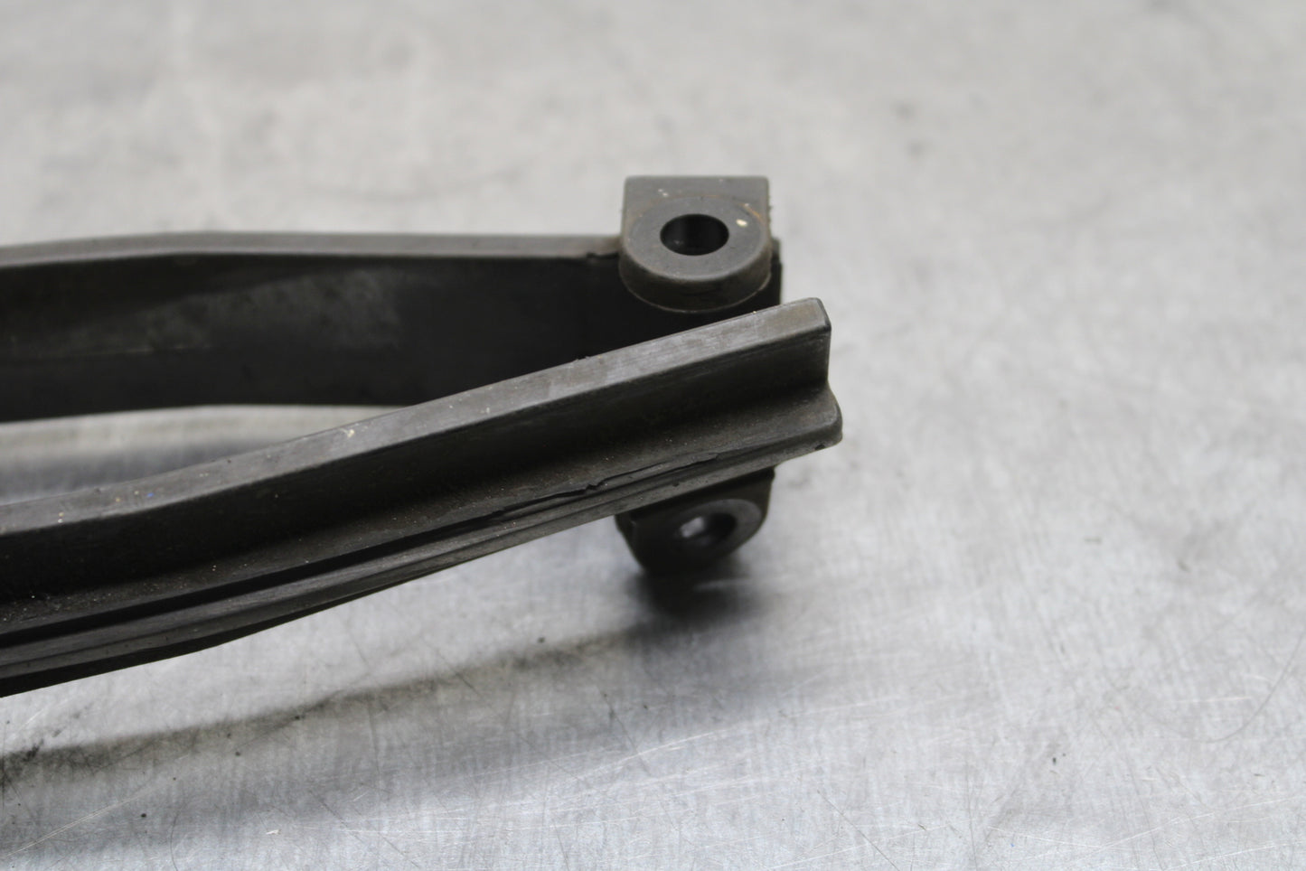 08-10 SUZUKI GSXR 600 SWINGARM CHAIN BUFFER SLIDER GUIDE BB130