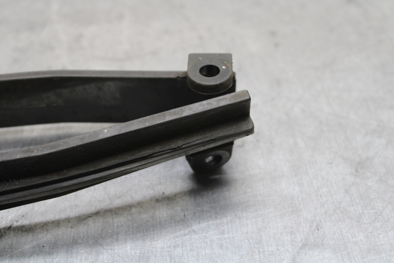 08-10 SUZUKI GSXR 600 SWINGARM CHAIN BUFFER SLIDER GUIDE BB130
