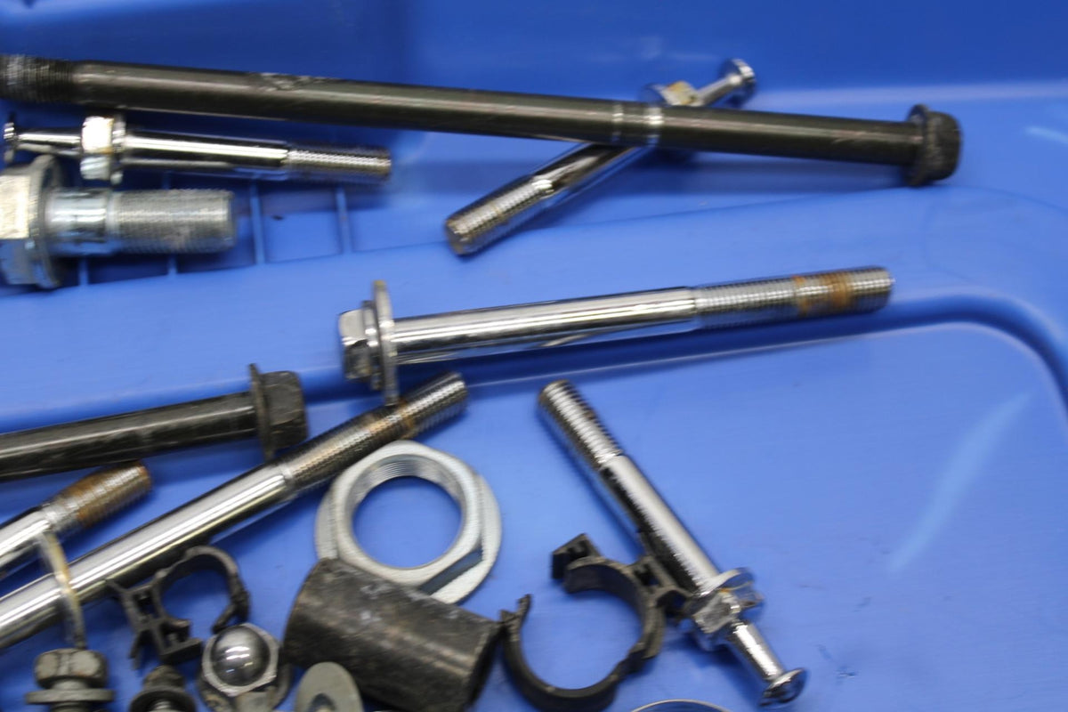 01-02 HONDA SHADOW SPIRIT 750 MISCELLANEOUS MOUNTING BOLTS HARDWARE MOTOR  BB632