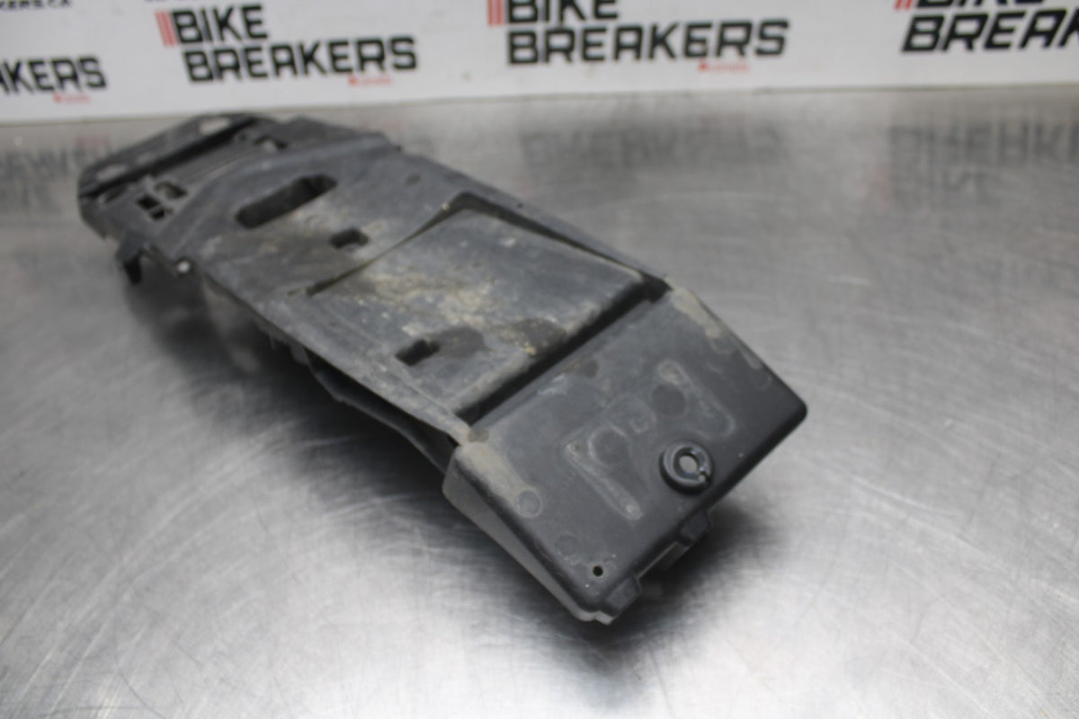 08-10 SUZUKI GSXR 600 REAR BACK TAIL UNDERTAIL BATTERY TRAY PLASTIC BB803